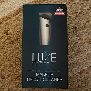 Luxe Adjustable Speed Electric Makeup Brush Cleaner - Silver